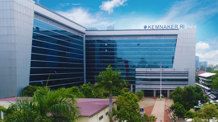 Aturan Diteken Jokowi, Perusahaan Wajib Lapor Lowongan Kerja ke Kemnaker